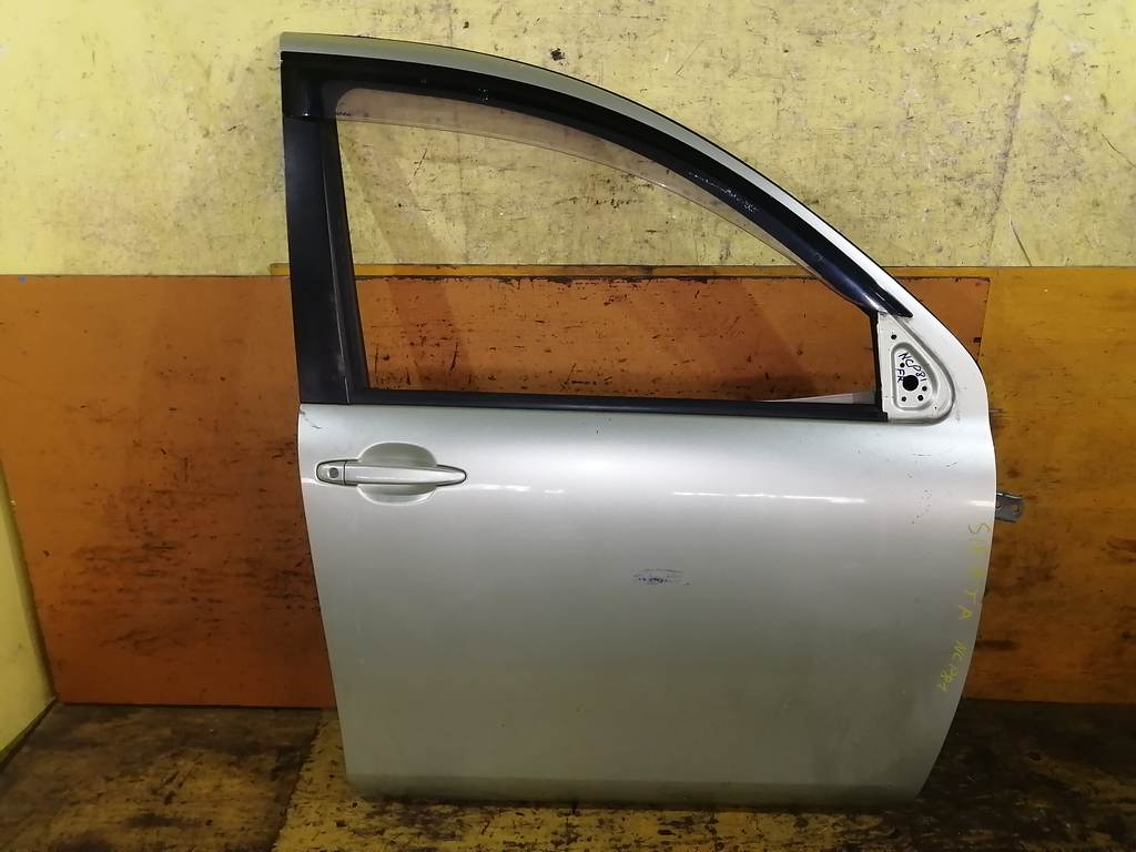 дверь Toyota Sienta
