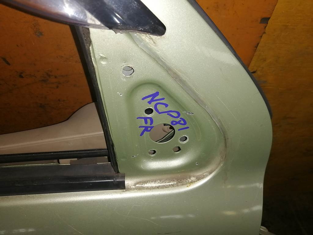 дверь Toyota Sienta