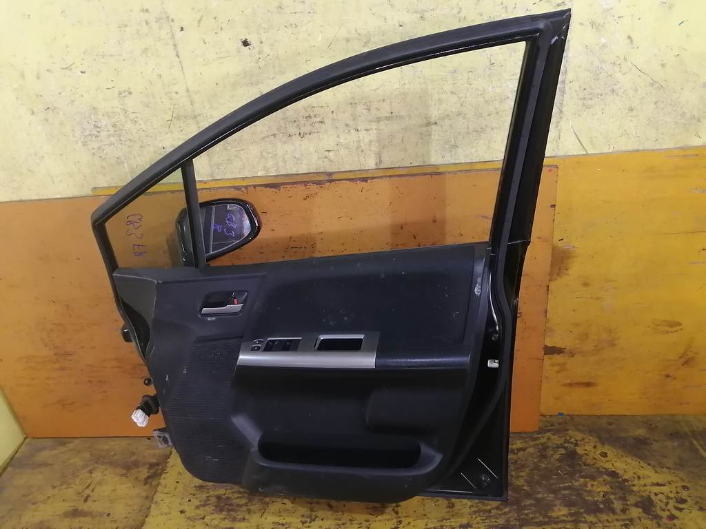 дверь Honda Freed Spike