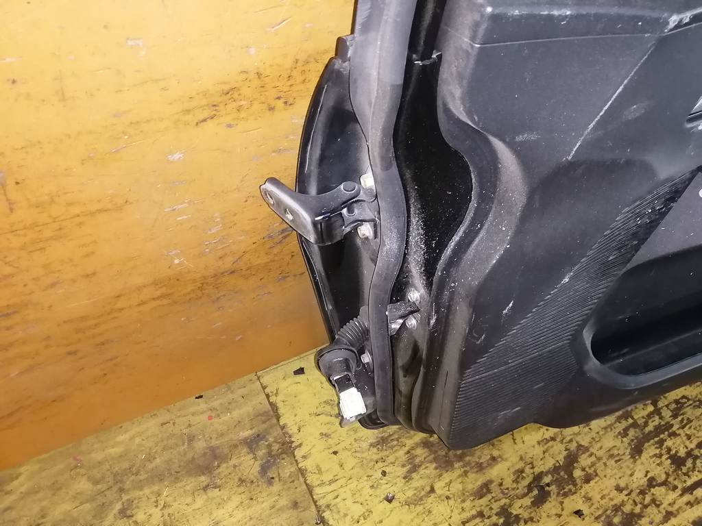 дверь Honda Freed Spike