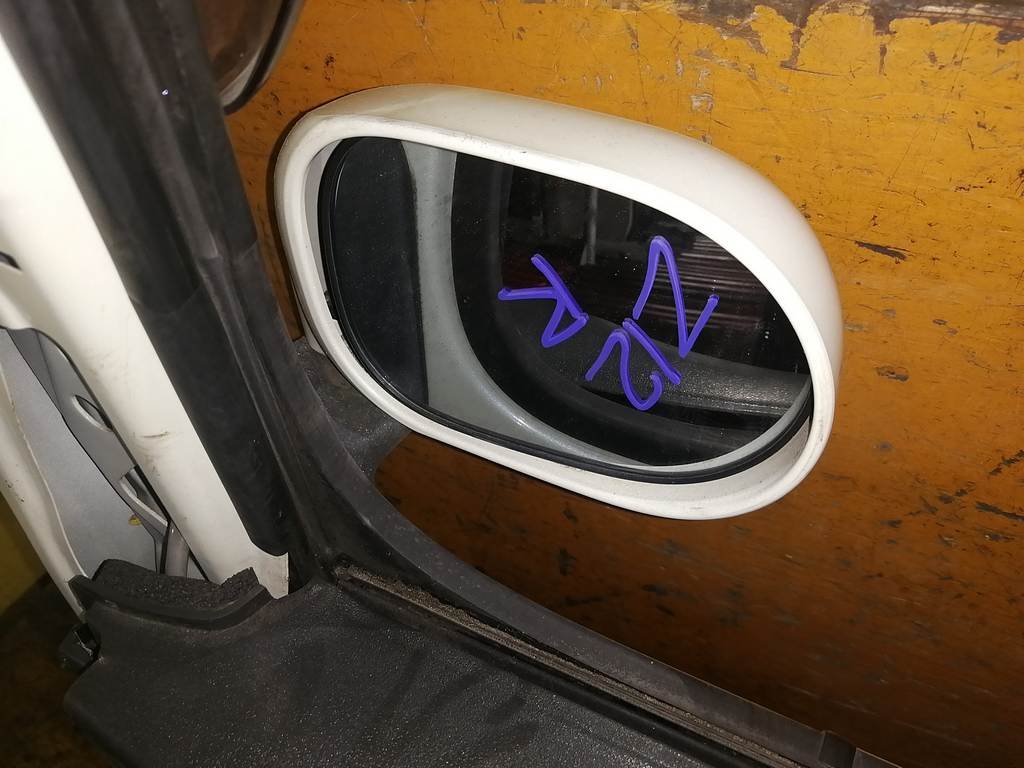 зеркало Nissan Cube