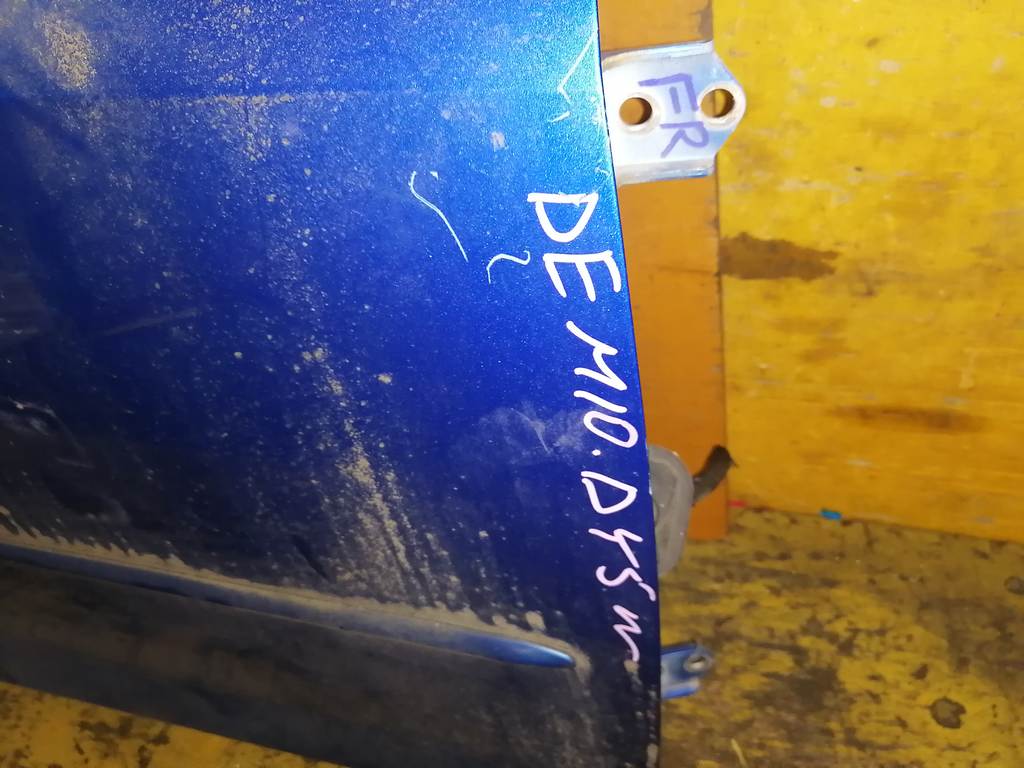дверь Mazda Demio