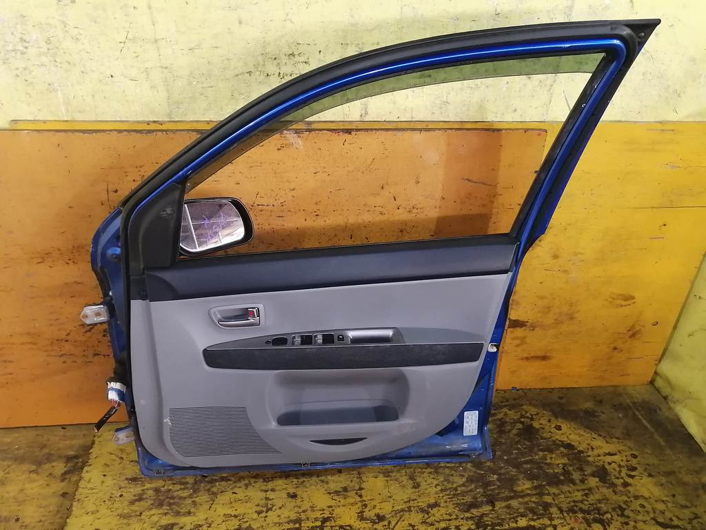 дверь Mazda Demio