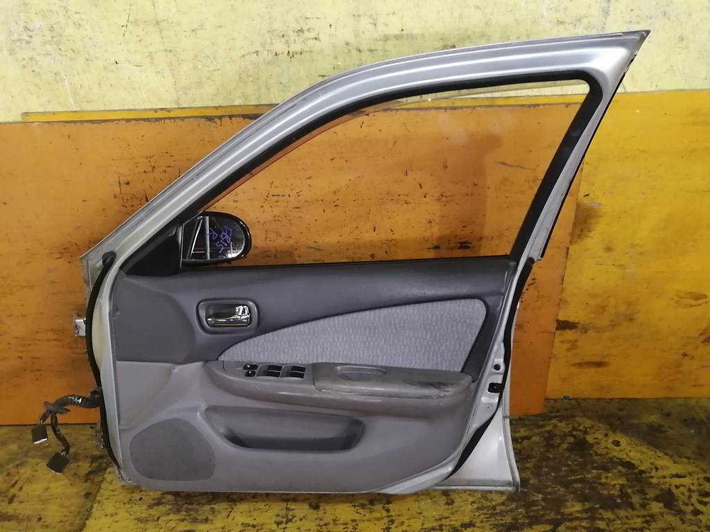 дверь Nissan Sunny