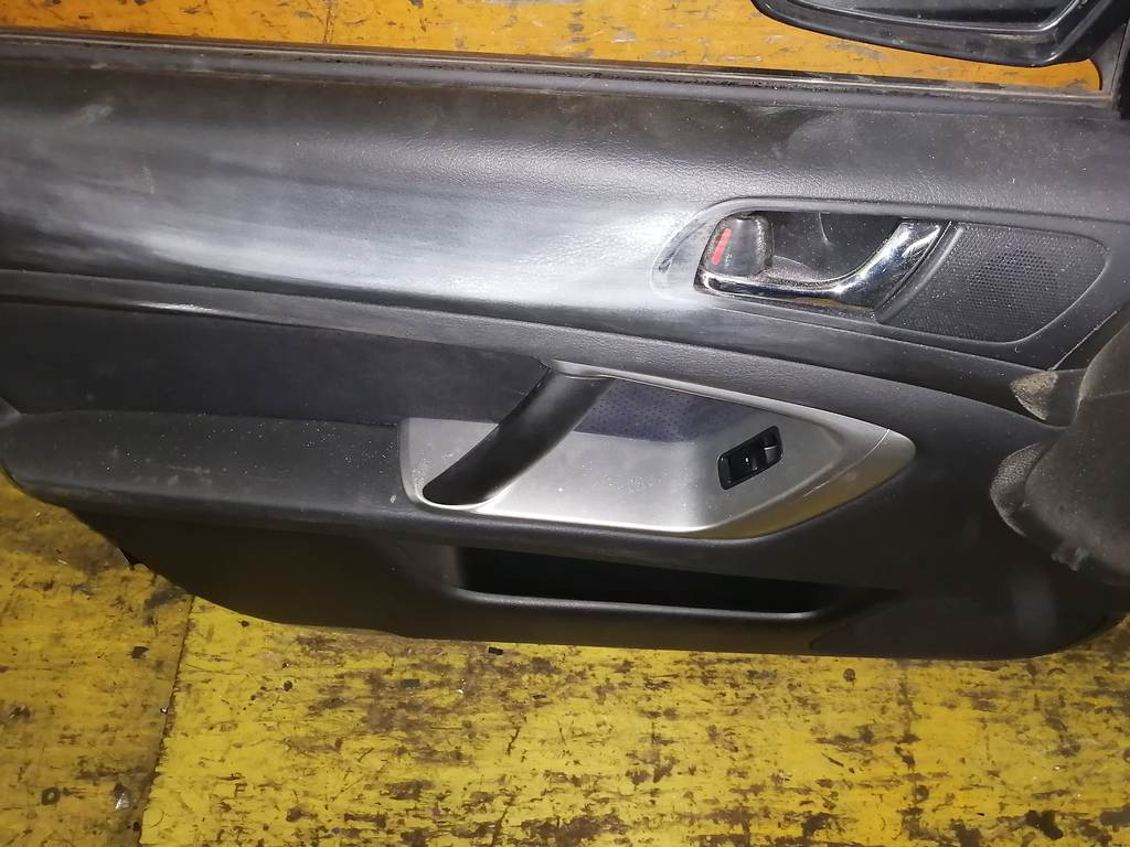 дверь Subaru Legacy