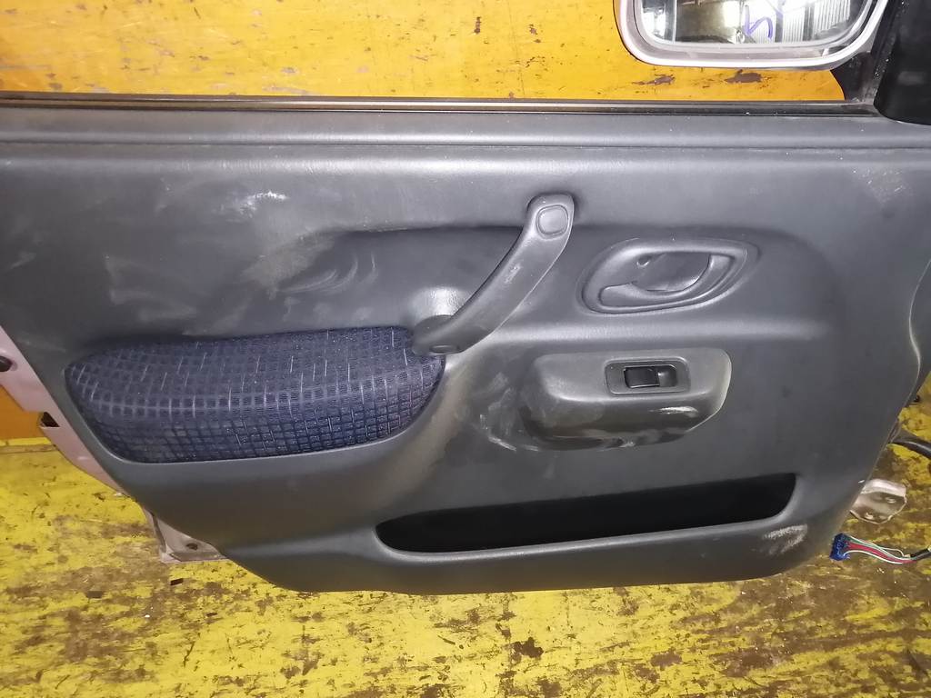 дверь Suzuki Swift