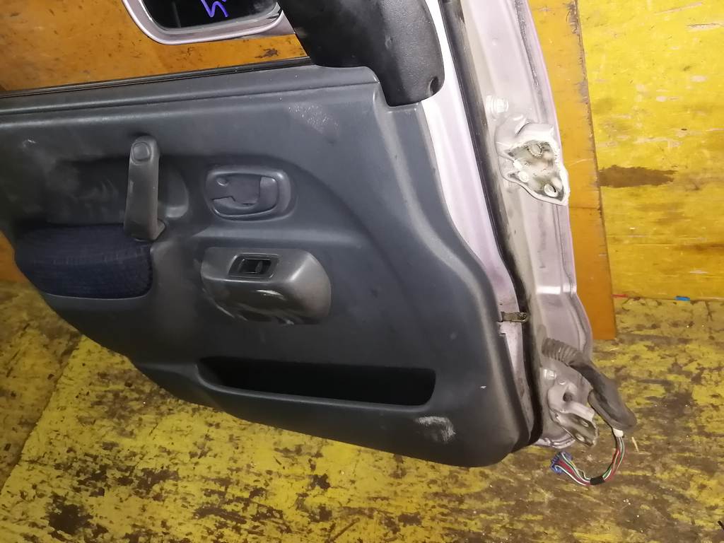 дверь Suzuki Swift