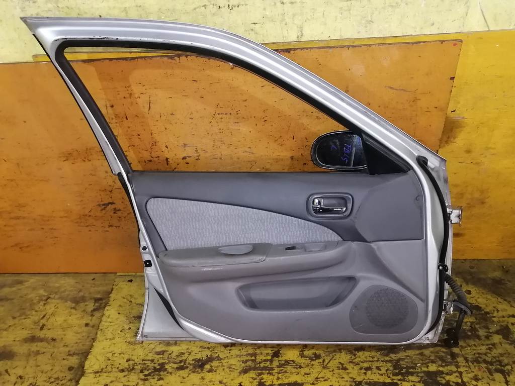 дверь Nissan Sunny
