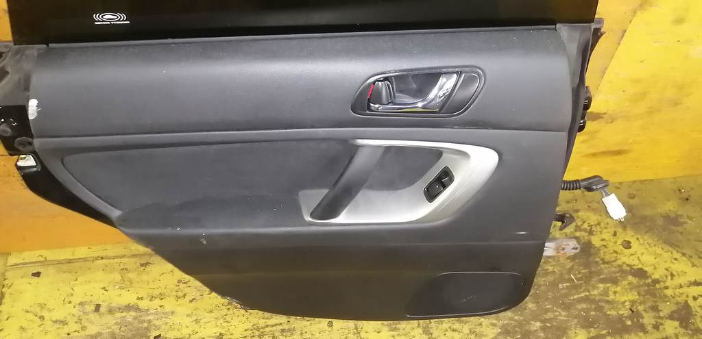 дверь Subaru Legacy