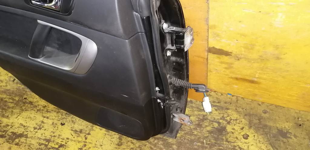 дверь Subaru Legacy