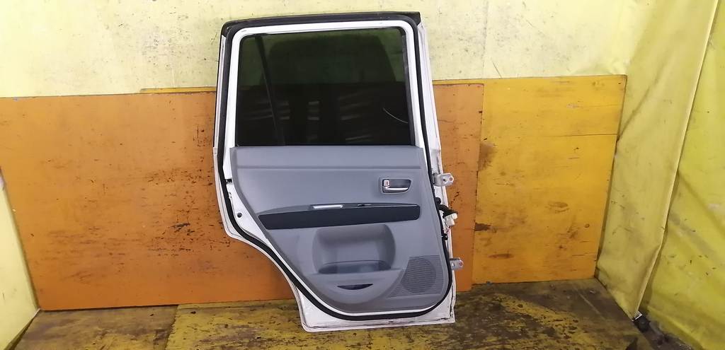 дверь Mazda Demio