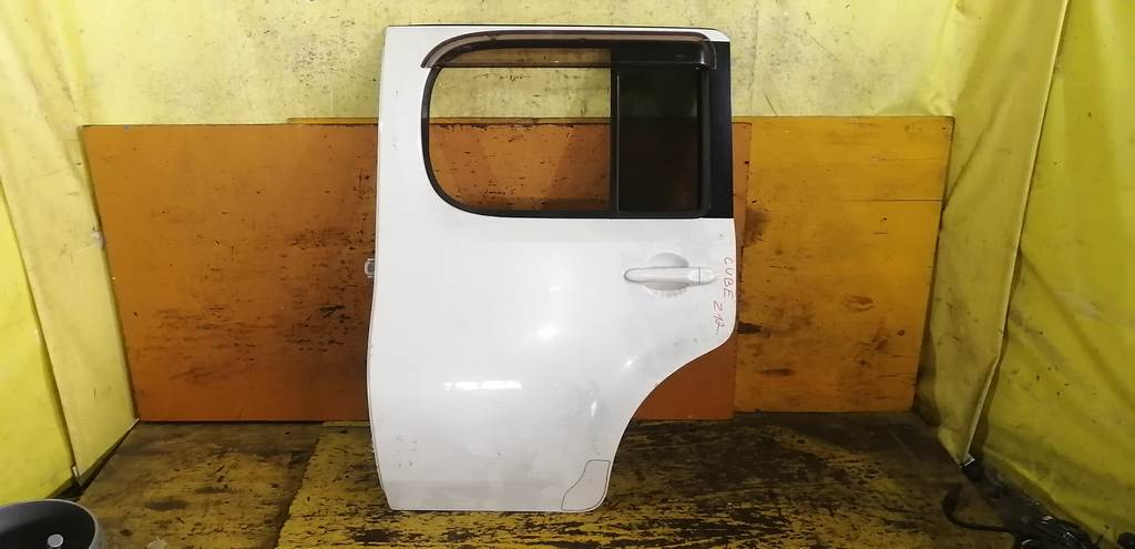 дверь Nissan Cube