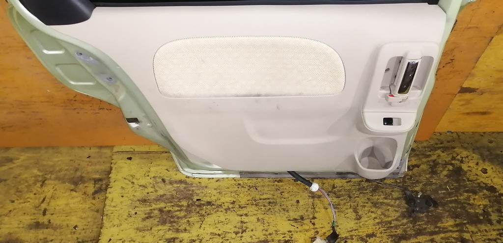 дверь Toyota Sienta