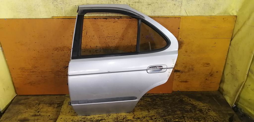 дверь Nissan Sunny