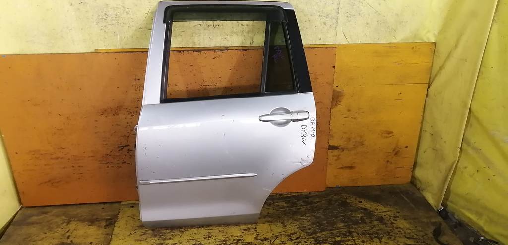 дверь Mazda Demio