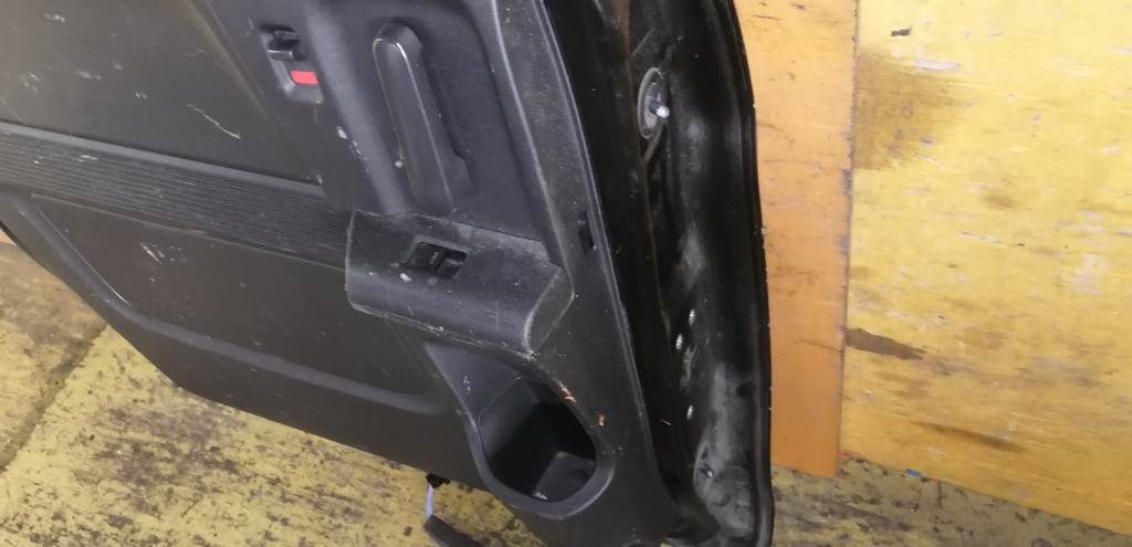 дверь Honda Freed Spike