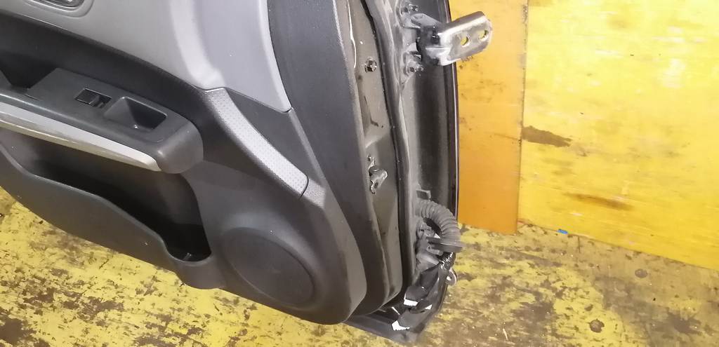 дверь Nissan X-Trail