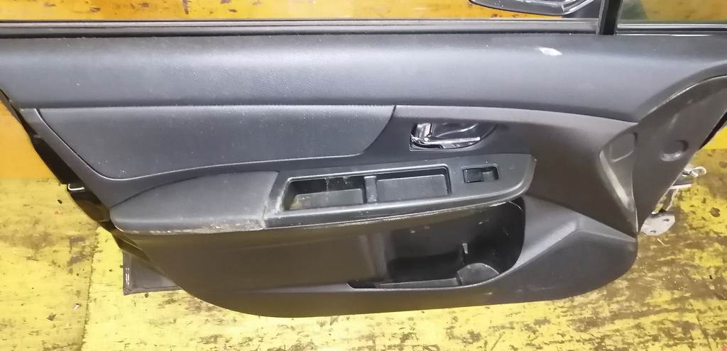 дверь Subaru Impreza