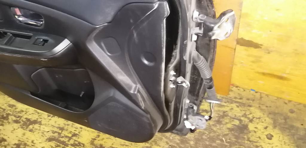 дверь Subaru Impreza