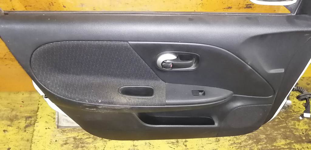 дверь Nissan Note