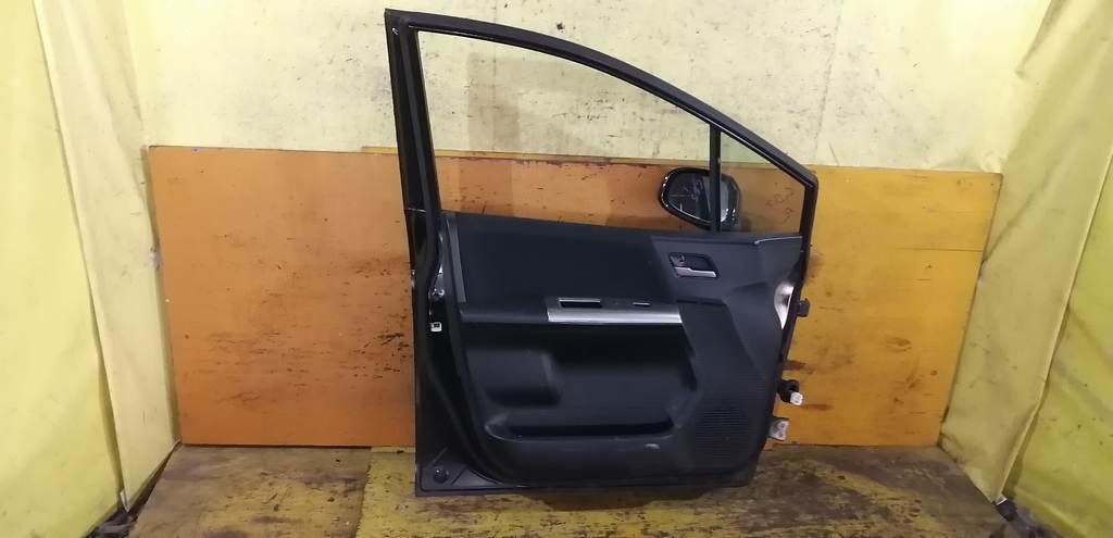 дверь Honda Freed Spike