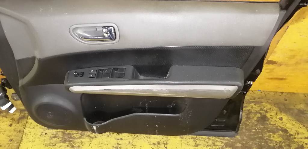 дверь Nissan X-Trail
