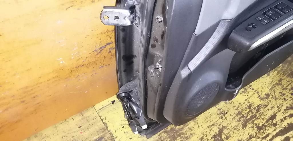 дверь Nissan X-Trail