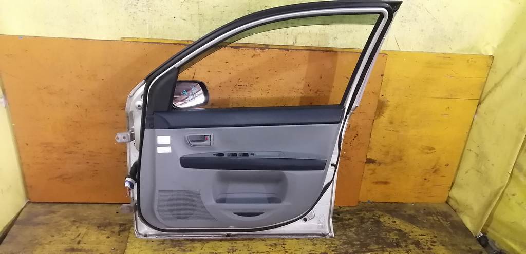 дверь Mazda Demio