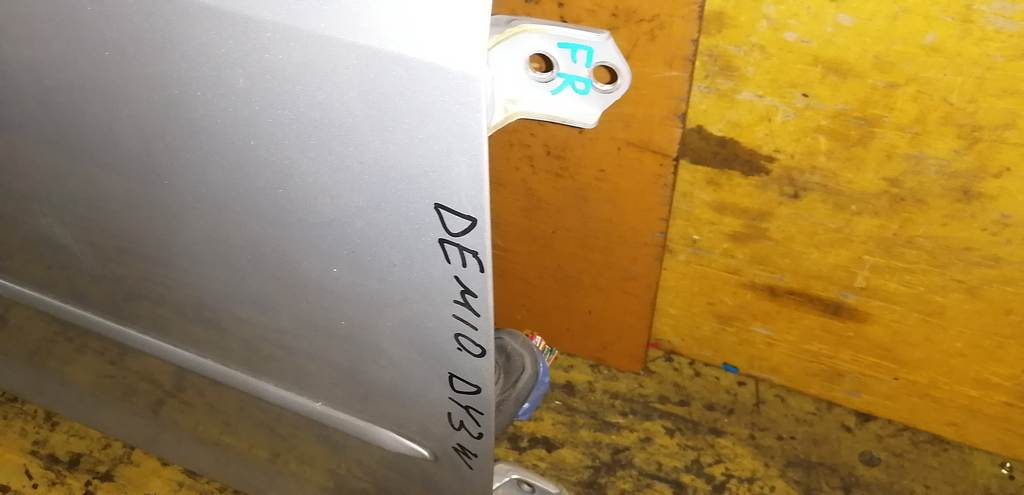 дверь Mazda Demio
