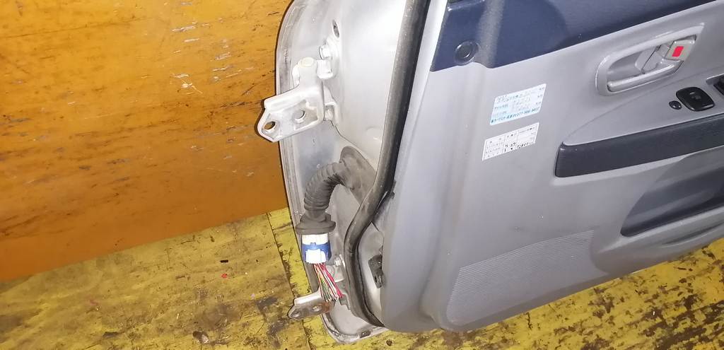 дверь Mazda Demio