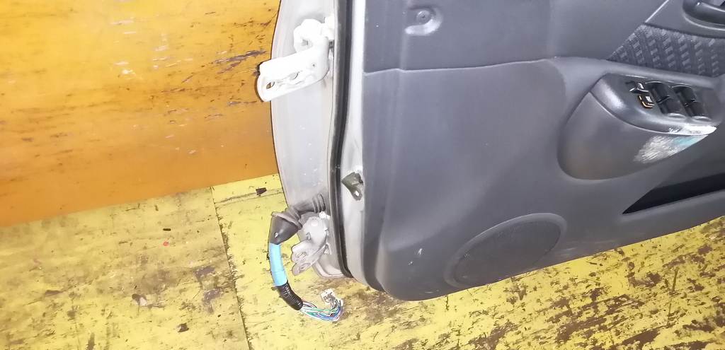 дверь Toyota Funcargo