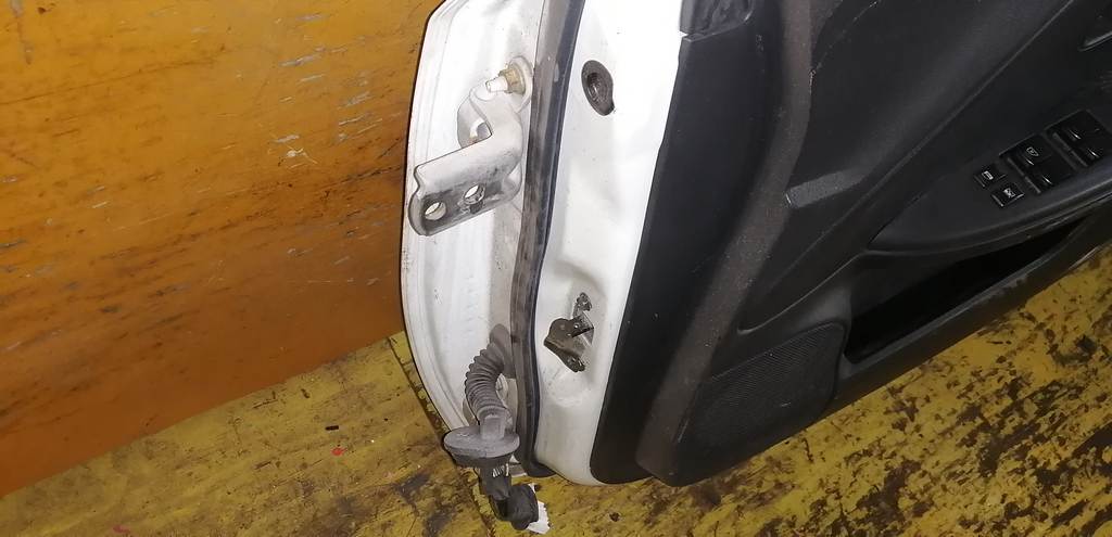 дверь Nissan Note