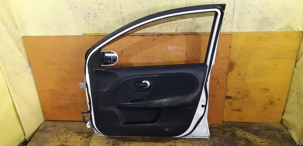 дверь Nissan Note