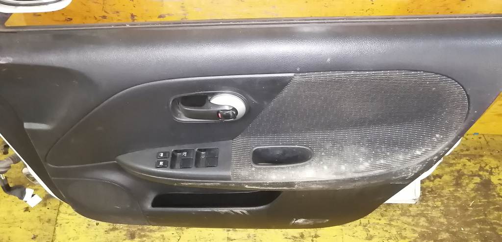 дверь Nissan Note