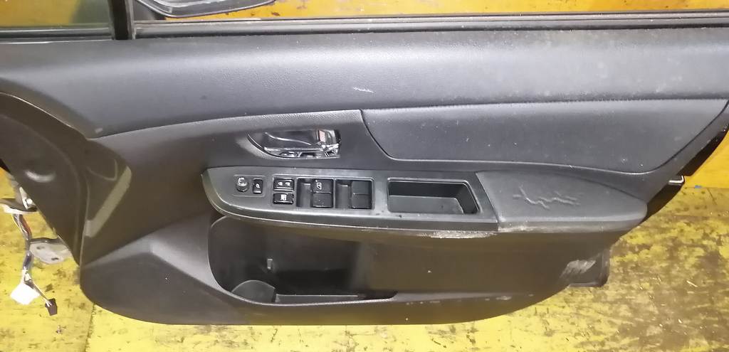 дверь Subaru Impreza