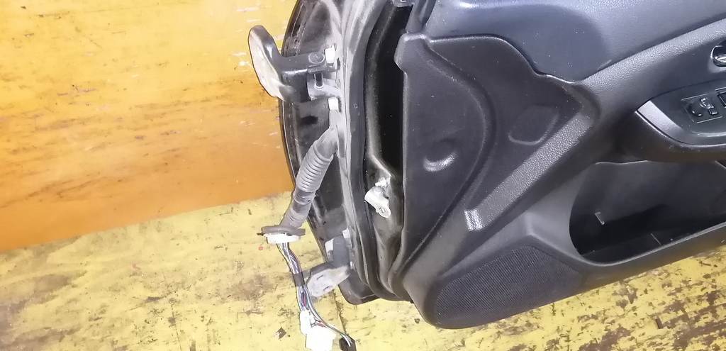дверь Subaru Impreza