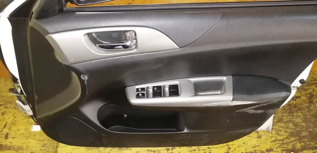 дверь Subaru Impreza