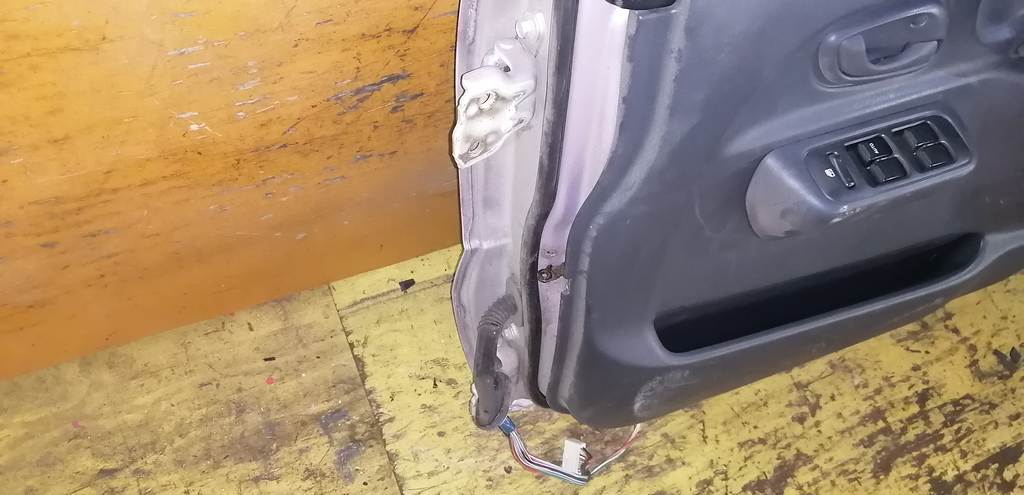 дверь Suzuki Swift