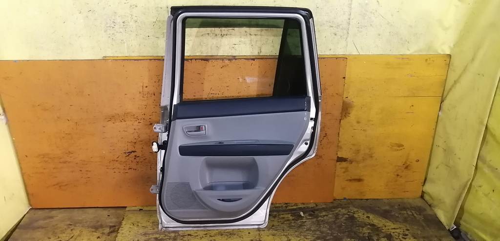 дверь Mazda Demio