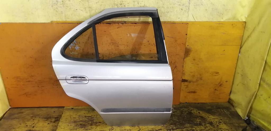 дверь Nissan Sunny