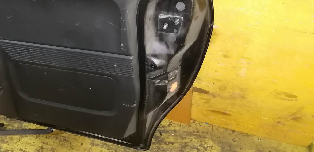 дверь Honda Freed Spike