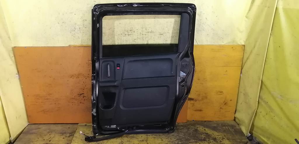 дверь Honda Freed Spike