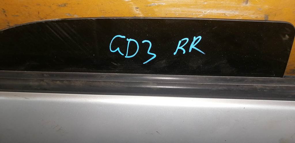дверь Subaru Impreza