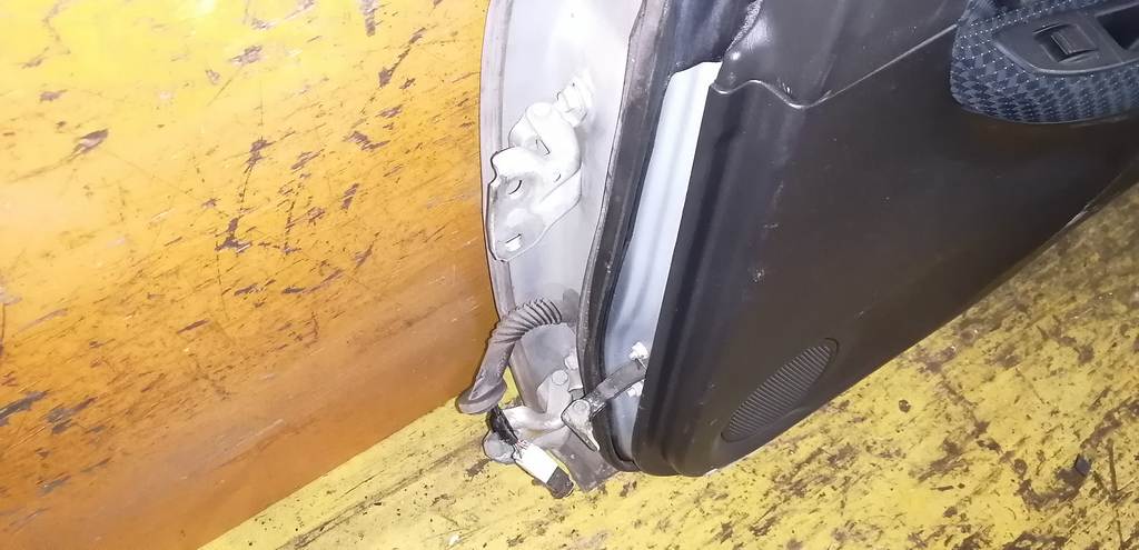 дверь Subaru Impreza