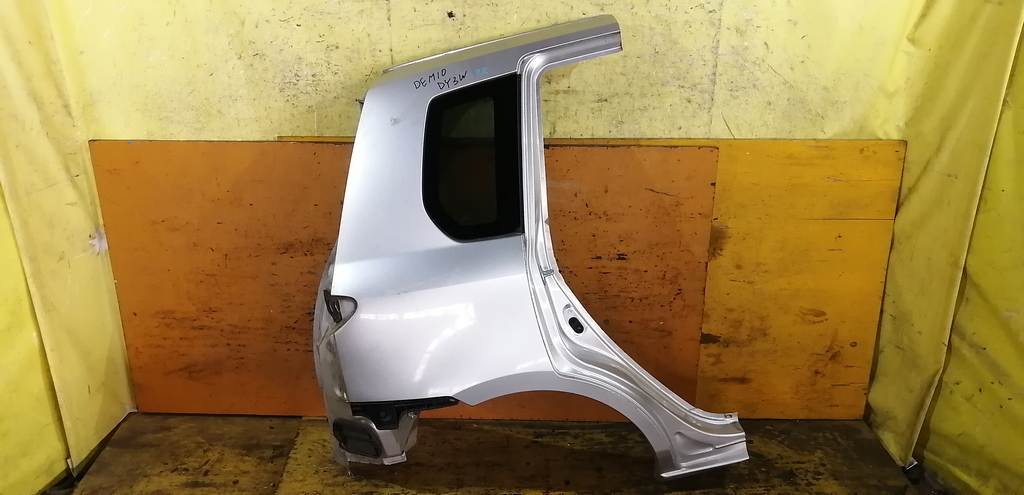 крыло Mazda Demio