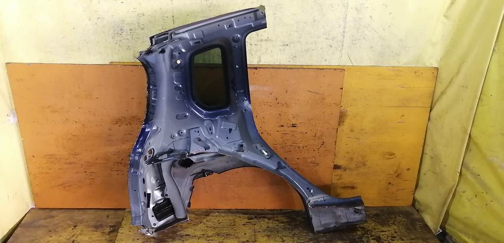 крыло Mazda Demio