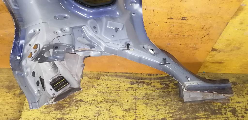 крыло Mazda Demio
