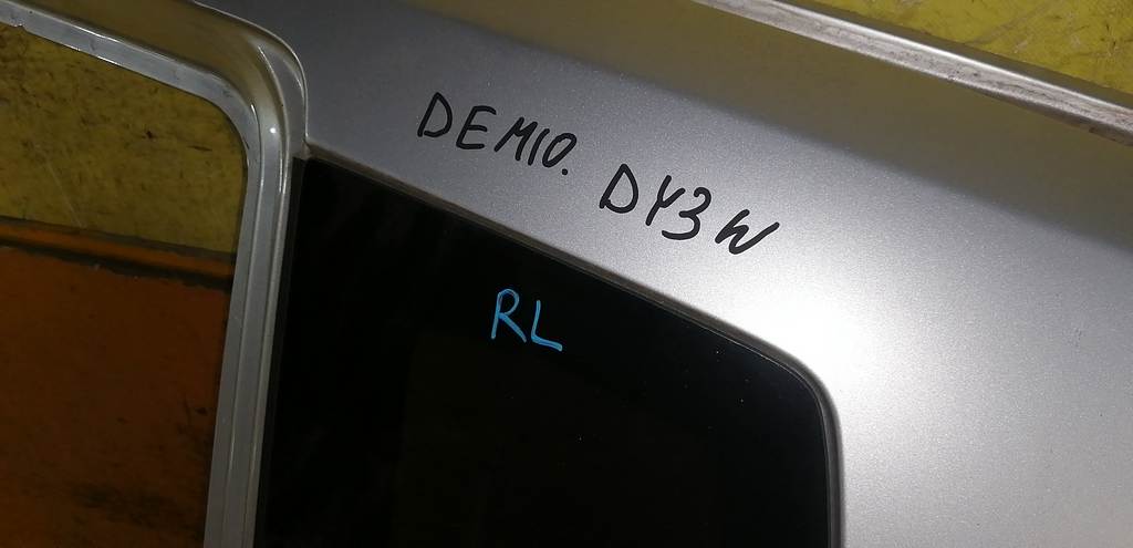 крыло Mazda Demio