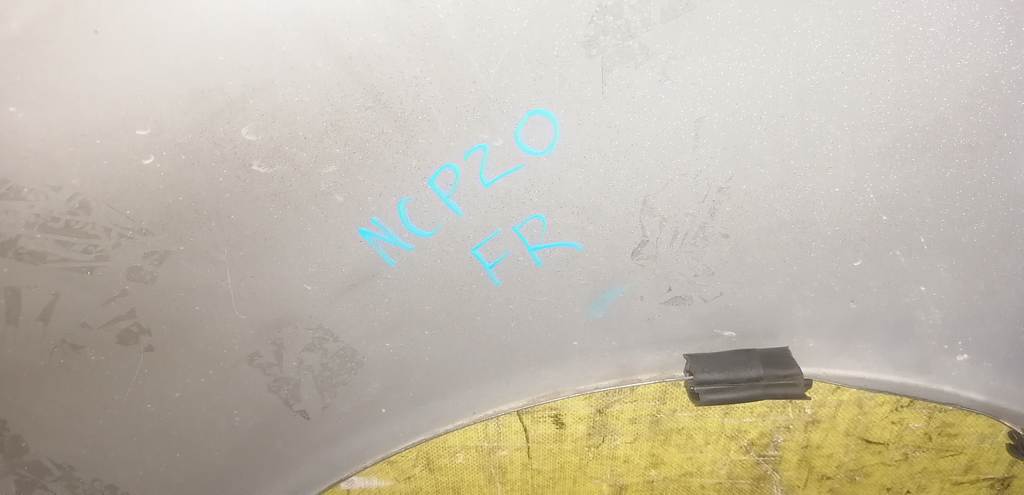 крыло Toyota Funcargo