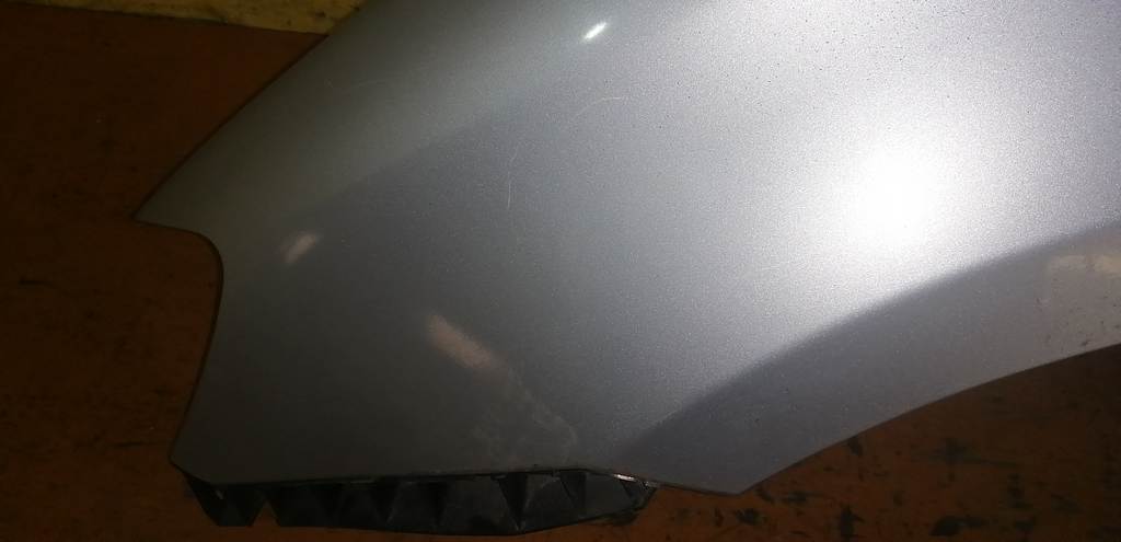 крыло Mazda Demio